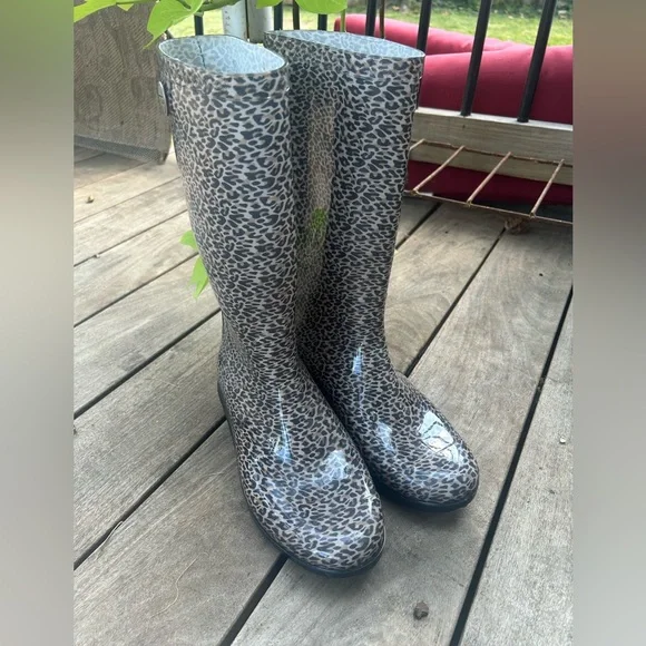 Ugg Women's Shaye Leopard Print Rain Boots Waterproof Outdoor Goulashes Size 10 - Picture 3 of 11